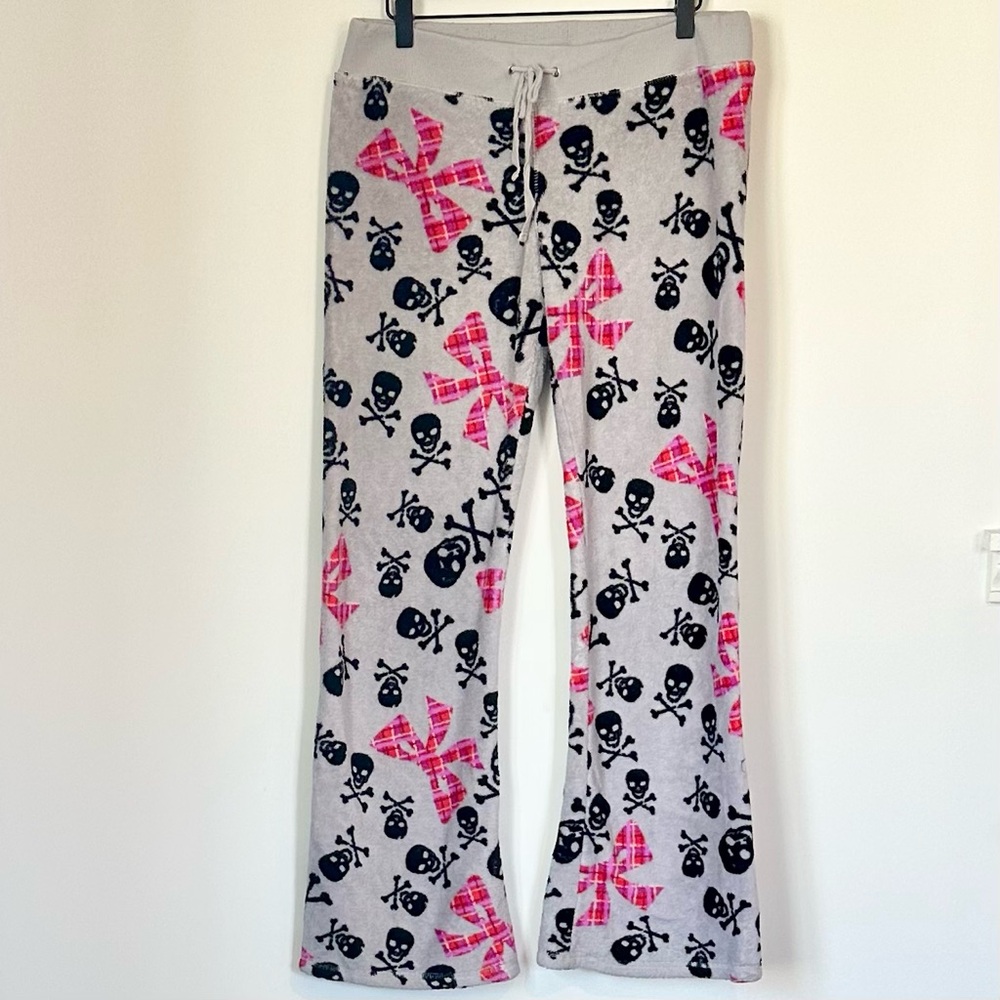 Derek Heart Gray Pajama Bottoms with Skulls and Pink Bows - Size: Large